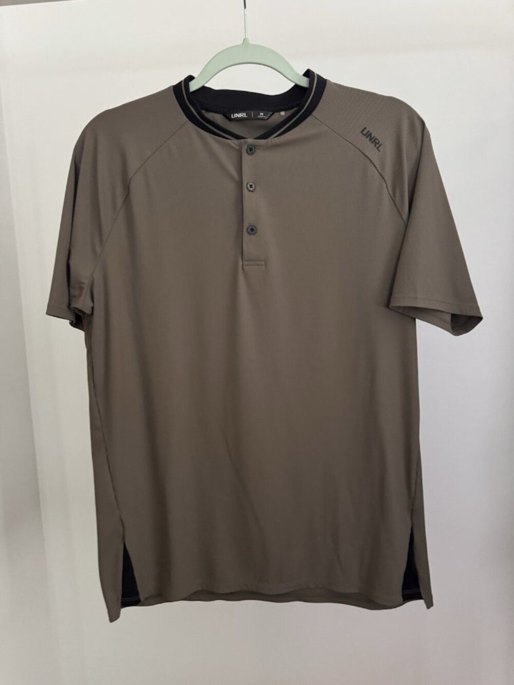 UNRL Golf Polo Men's Medium Brown Athletic Fit Mock Neck Button Placket
